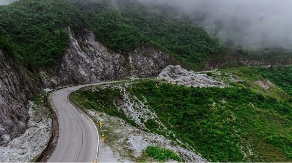 Cung đường chữ S đèo Thung Khe, tour du lịch Mộc Châu