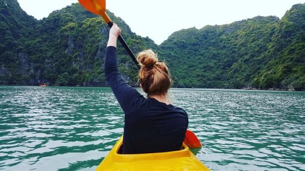 Thử thách can đảm, tính kiên nhẫn và sự khéo léo với trải nghiệm trèo thuyền Kayak (Instagram: @amylizrushworth)