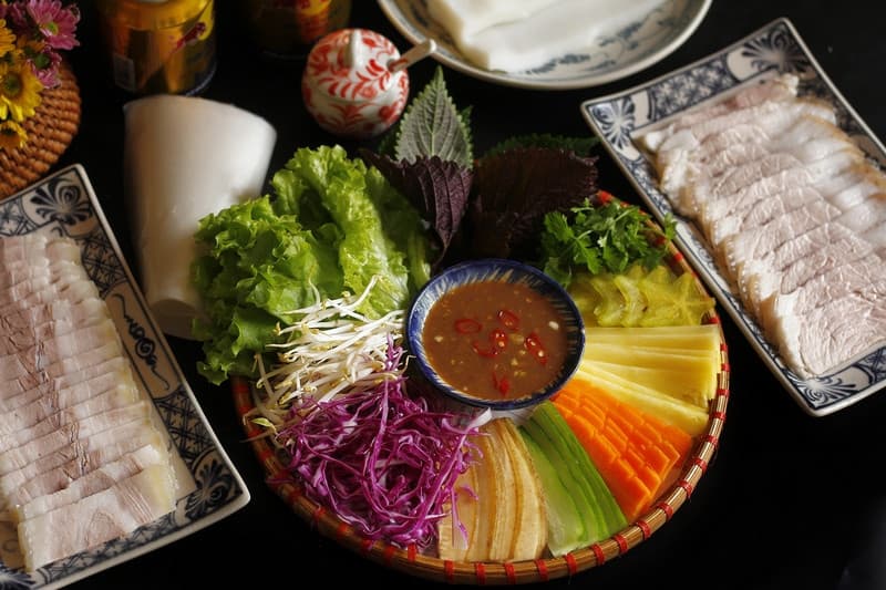 bánh tráng cuốn thịt heo