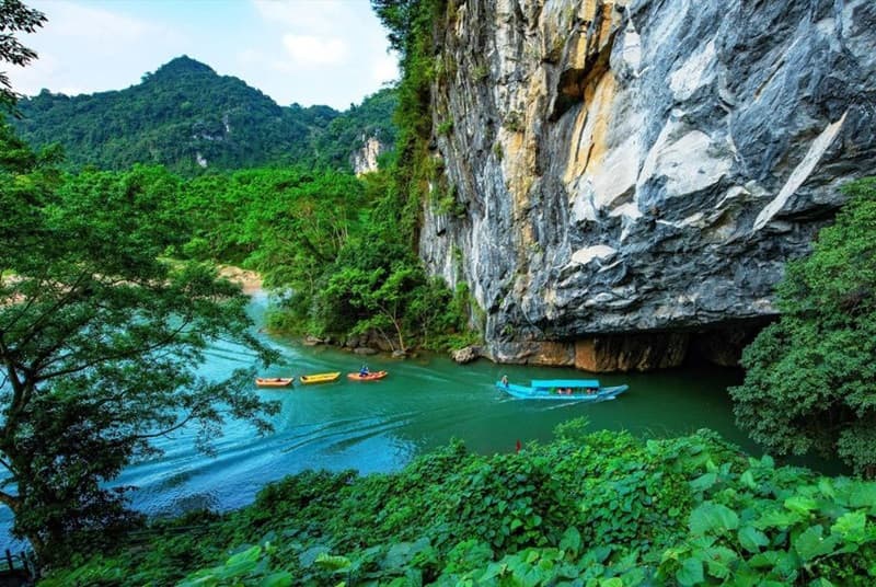 sông chày hang tối