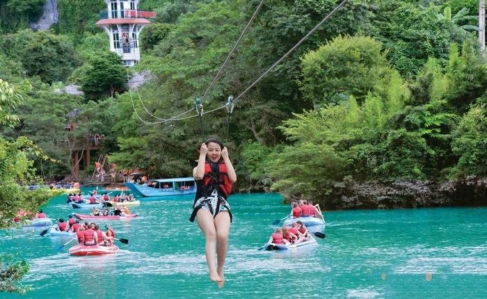 Đu zipline ở sống Chày là trải nghiệm lý thú