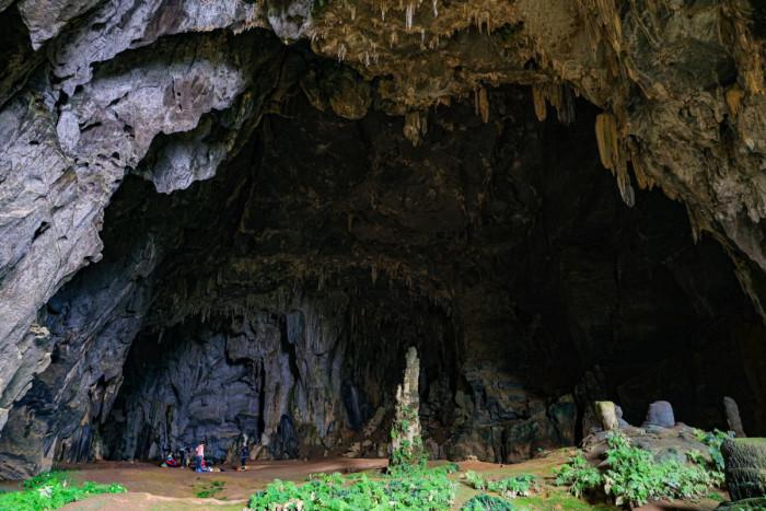 Lối vào hang Tú Làn Quảng Bình