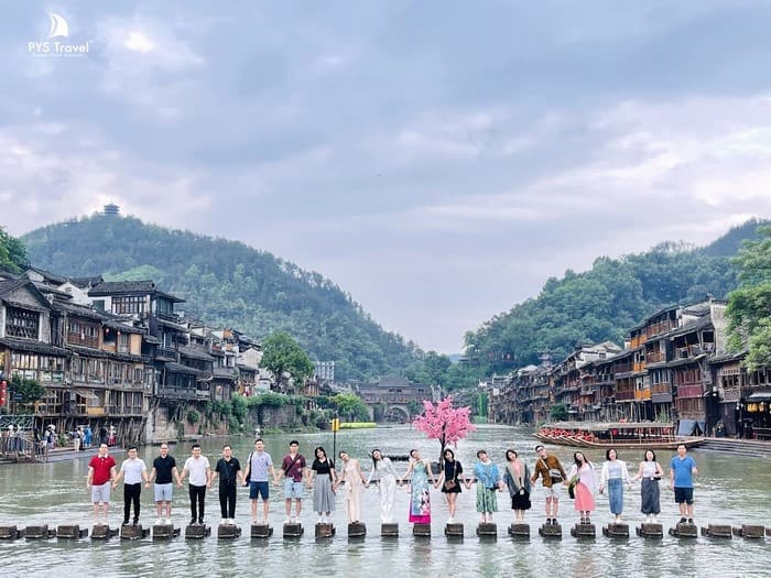 Du lịch Phượng Hoàng Cổ Trấn