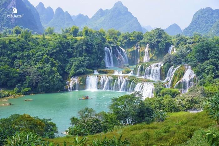 Thác Bản Giốc mang vẻ đẹp hùng vĩ 