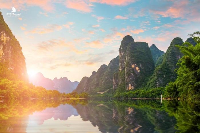 Hồ Ba Bể là địa điểm không thể bỏ lỡ khi đã đến Cao Bằng