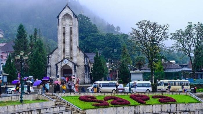nhà thờ đá sapa