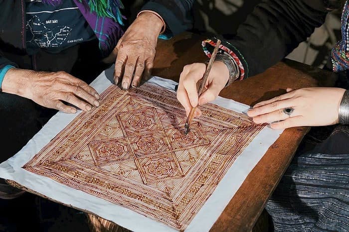 Thăm làng nghề tại bản Cát Cát