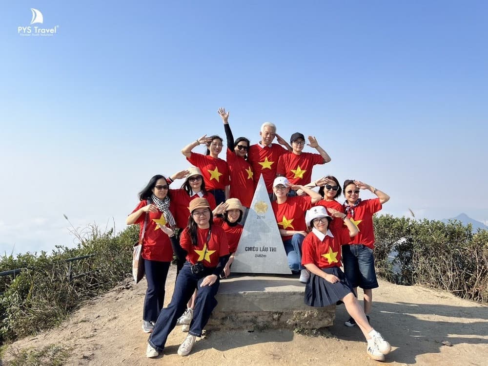 checkin trên đỉnh chiêu lầu thi