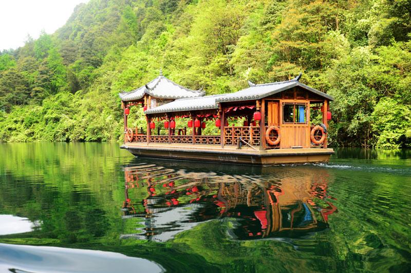 Dạo thuyền Hồ Bảo Phong