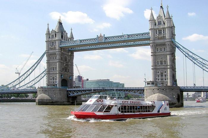 du thuyền vòng quanh sông Thames, du lịch Anh dịp Quốc Khánh