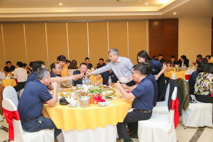 Du lịch cuối năm kết hợp Year End Party và Team Building