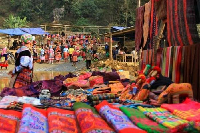 Chợ phiên Sapa là nét đặc trưng của vùng Tây Bắc