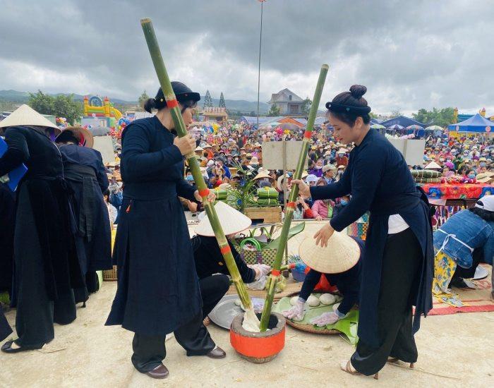 chợ phiên của người Mông