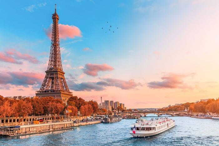 Tháp Eiffel - biểu tượng của đất nước Pháp