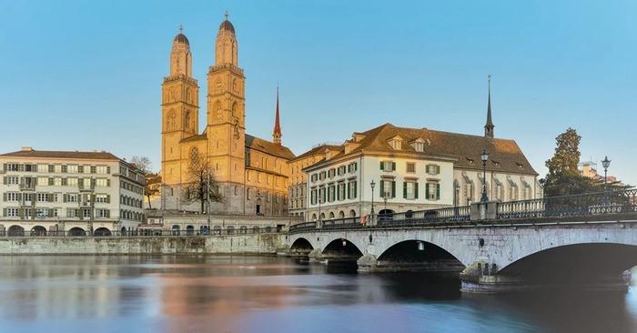 Nhà thờ Grossmünster nổi tiếng của Thụy Sĩ