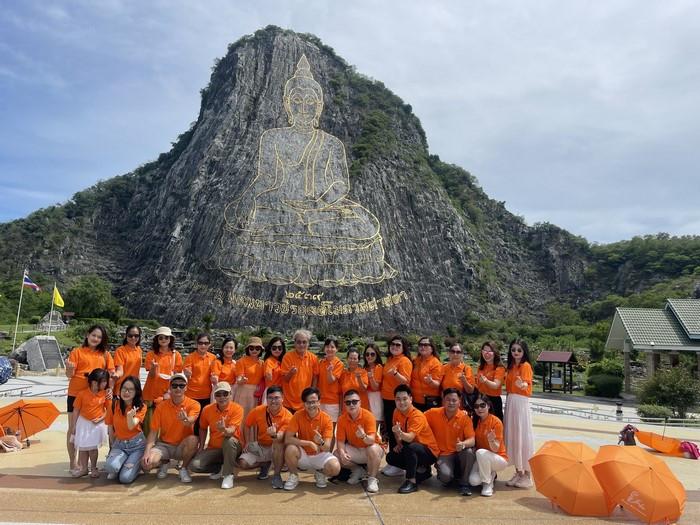 đoàn tour của pys travel tham quan trân bảo phật sơn 