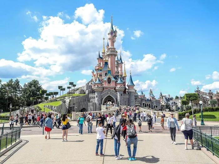 Dạo chơi thế giới cổ tích tại Disneyland Paris