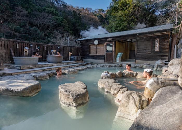 Trải nghiệm tắm Onsen truyền thống