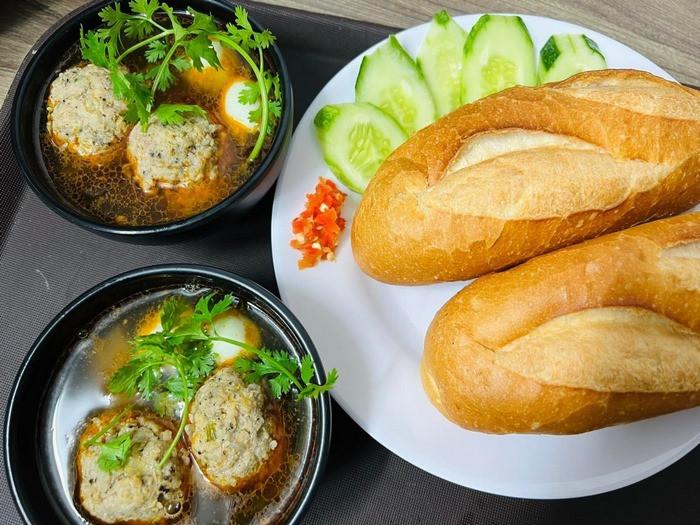 bánh mì xíu mại đặc sản Đà Lạt 