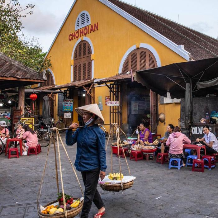 ghé thăm chợ hội an nhộn nhịp