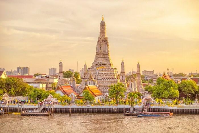 Tham quan chùa Wat Arun trong tour Thái Lan Tết Nguyên Đán 