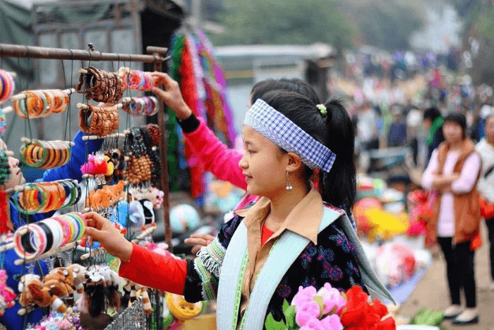 chợ phiên quản bạ