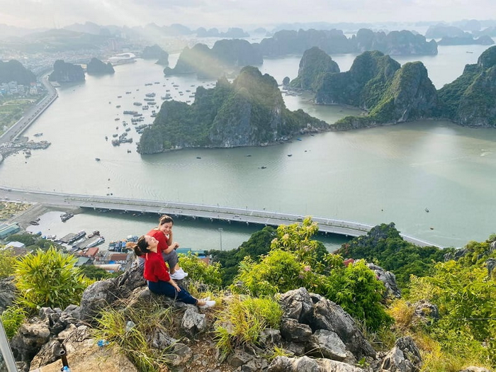 núi bài thơ hạ long