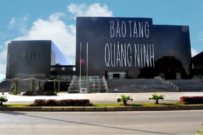 Tham quan bảo tàng Quảng Ninh