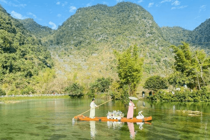 đi bè trên sông nga tuyền