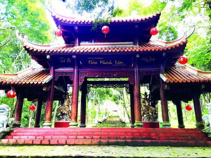 Du lịch chùa Khánh Lâm Măng Đen 