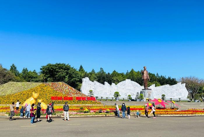 Quảng trường đại đoàn kết, tour du lịch măng đen 30/4, tour du lịch măng đen từ hà nội dịp lễ 30/4