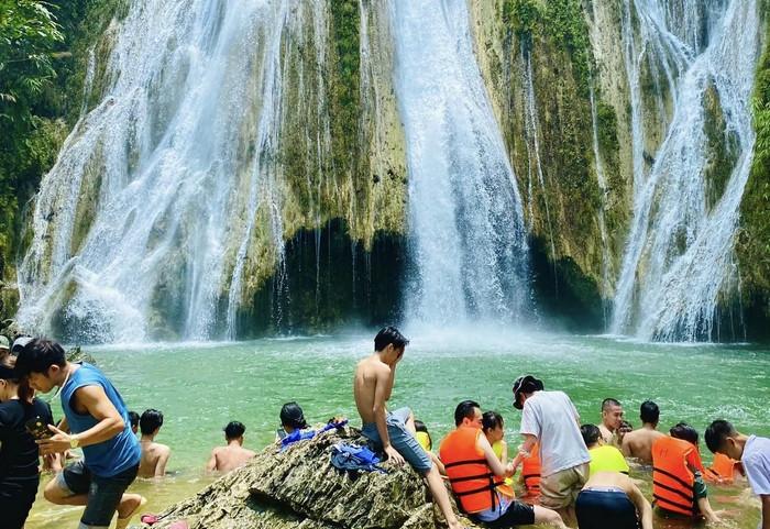 Thác Khuổi Nhi na hang, du lịch ha hang, tour du lịch na hang từ hà nội, tour na hang 2 ngày 1 đêm