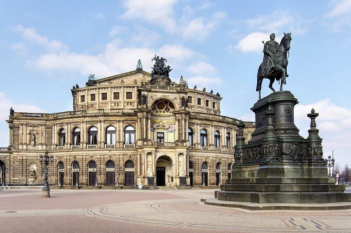 Tham quan nhà hát Opera Dresden Semperoper nước Đức 