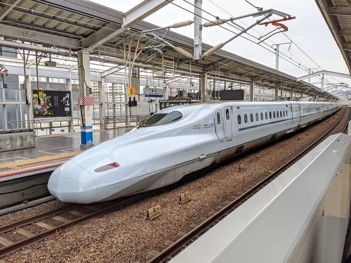 Đi tàu cao tốc Shinkansen Nhật Bản 