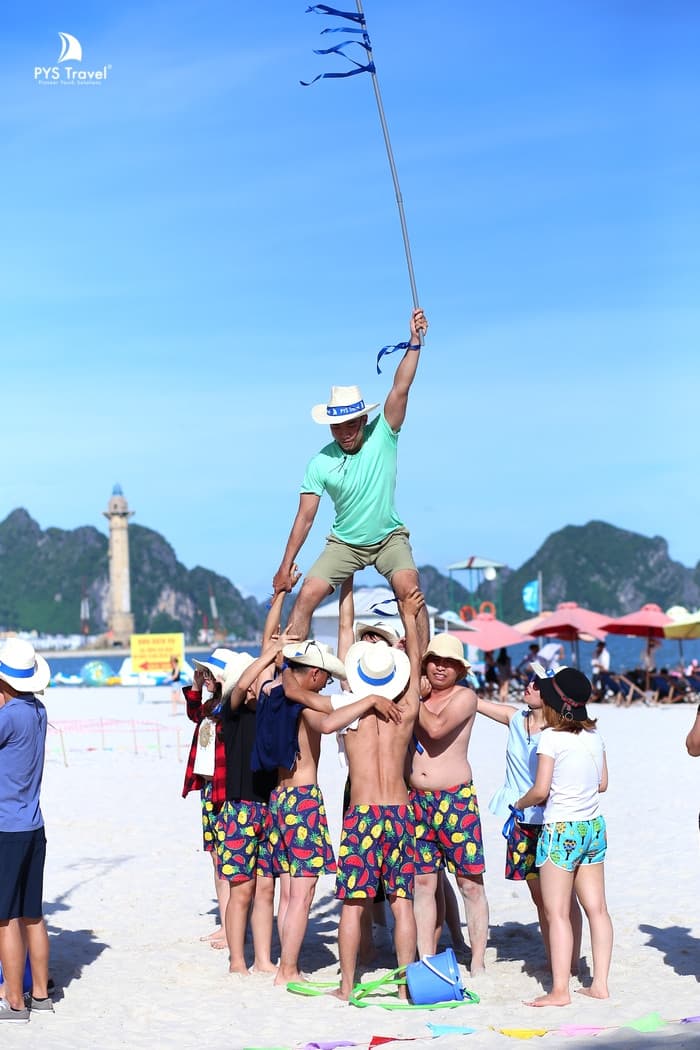 Tắm biển Hạ Long, hoạt động thể thao biển Bãi Cháy, khám phá Hạ Long tháng 7
