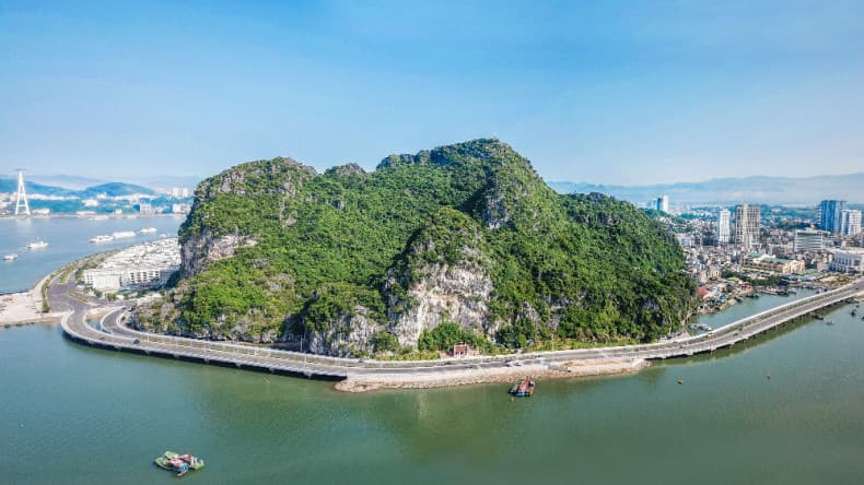 du lịch núi bài thơ