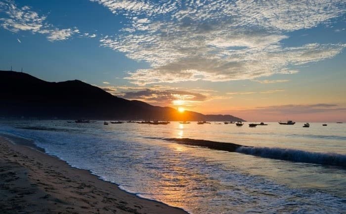 Bình minh trên bán đảo Sơn Trà