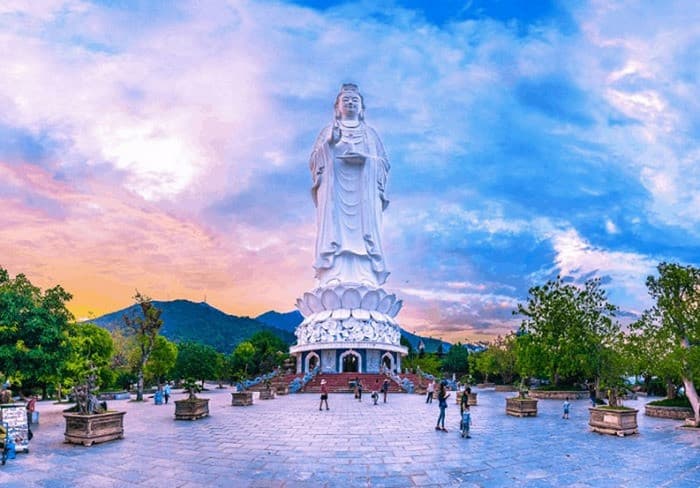 Tượng Phật Bà Quan Âm Chùa Linh Ứng