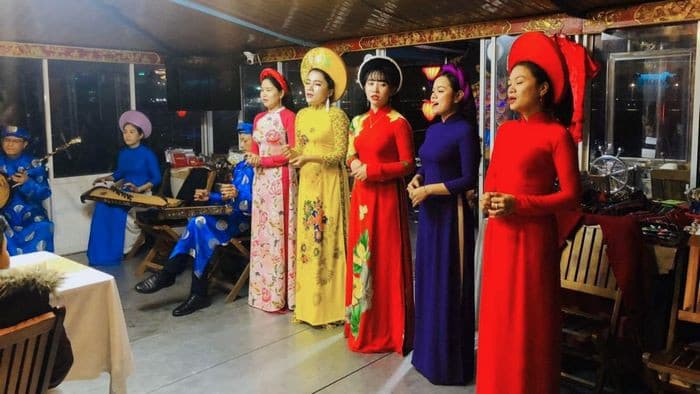 Sông Hương, tour du lịch Huế 4 ngày 3 đêm, kinh nghiệm du lịch huế 4 ngày 3 đêm, lịch trình đi huế 4 ngày 3 đêm, tour huế 4 ngày 3 đêm