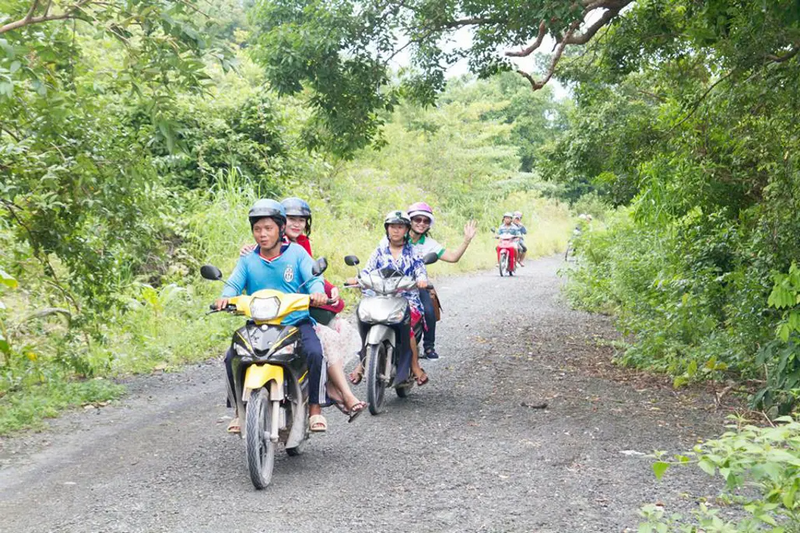 xe máy đi đảo nam du