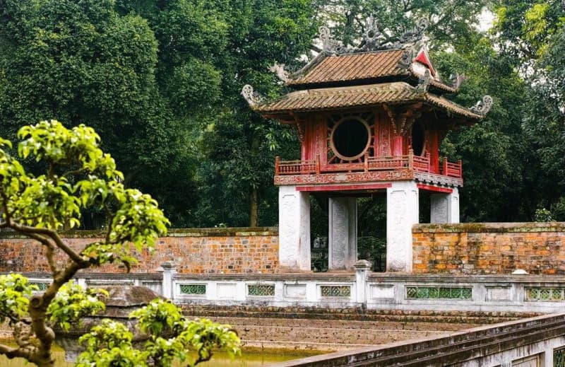 tham quan Văn Miếu Quốc Tử Giám