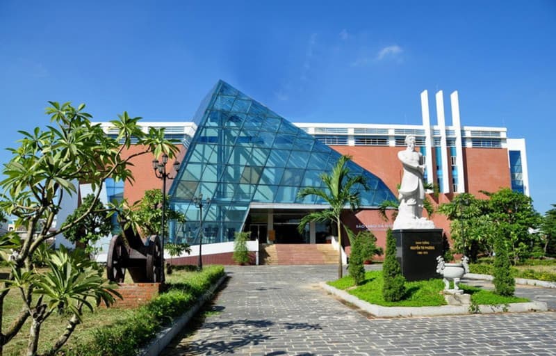 tham quan bảo tàng đà nẵng