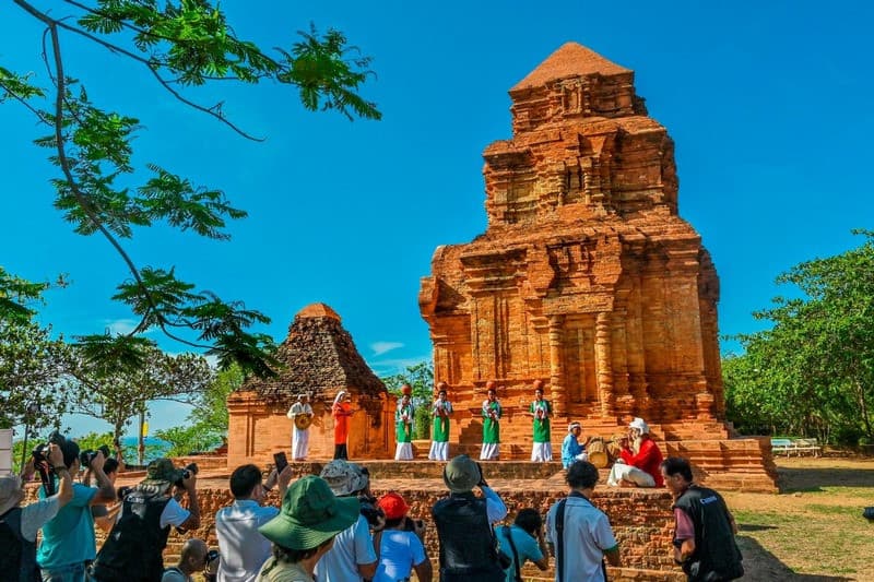 Tham quan tháp chàm Poshanư