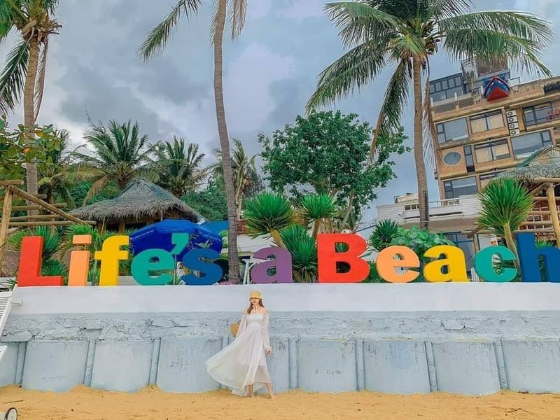 Cổng thần thánh tại Life’s A Beach