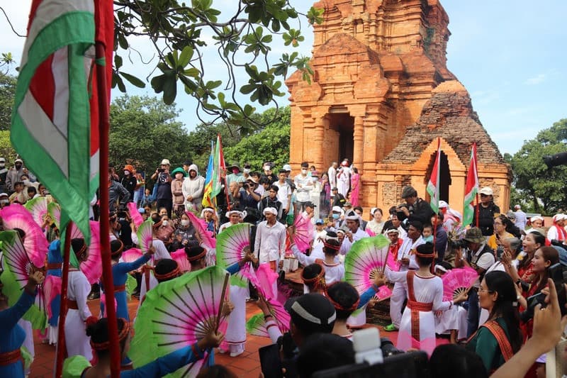 Lễ hội Kate ở tháp Po Sah Inư