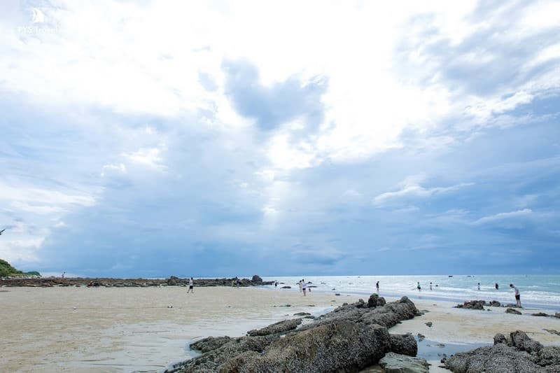 Bãi Robinson Quan Lạn