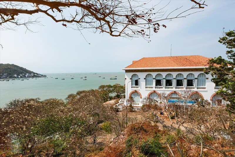 Bạch Dinh mang kiến trúc Hy Lạp độc đáo