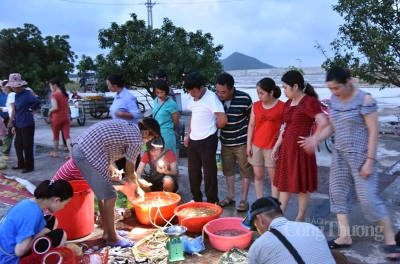 Chợ Quan Lạn