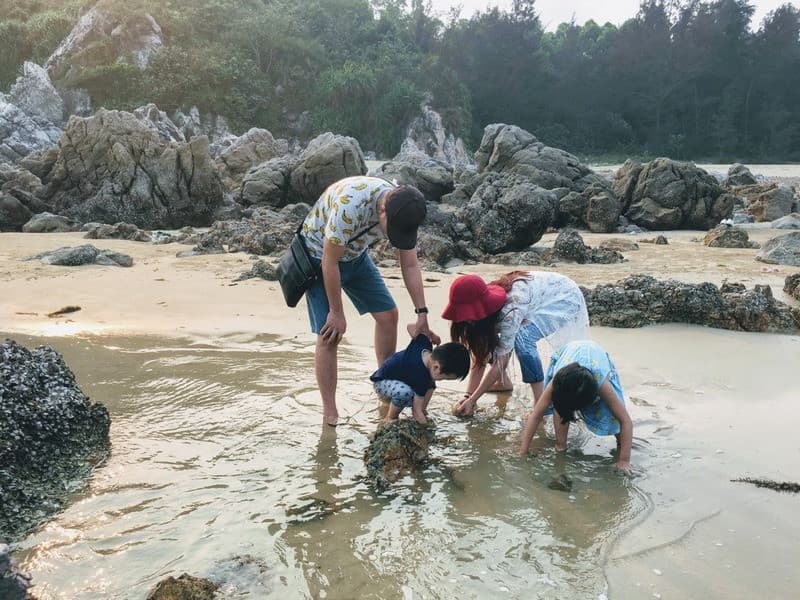 Bãi đá Tình Yêu Quan Lạn
