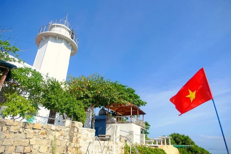 Hải đăng Hòn Chút Cam Ranh